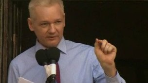 آسانژ: تعقیب و آزار فعالان ویکی لیکس را پایان دهید