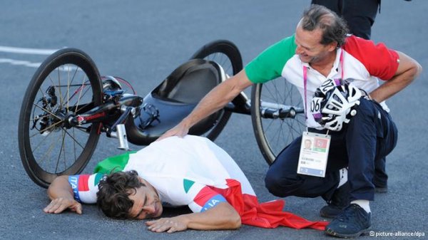 گزارش تصویری: کاروان ایران به لندن goodbye نگفت گزارش تصویری: کاروان ایران به لندن goodbye نگفت