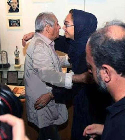 در آغوش گرفتن عزت‌الله انتظامی توسط نیکی کریمی و واکنش گسترده رسانه‌های دولتی ایران به آن