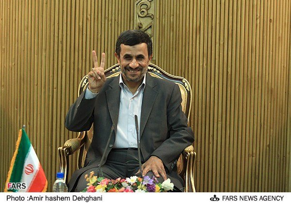 احمدی نژاد در فرودگاه مهرآباد: برای ابلاغ پیام ملت ایران در سازمان ملل حاضر می‌شویم 