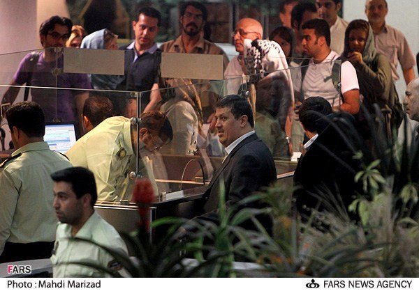 مهدی هاشمی وارد فرودگاه بین‌المللی تهران شده است