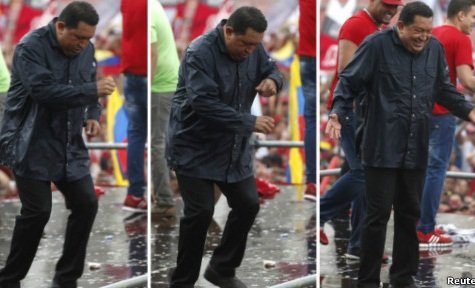 تقلید انتخاباتی چاوز از احمدی نژاد: پول نفت را بر سر سفره مردم می آورم 