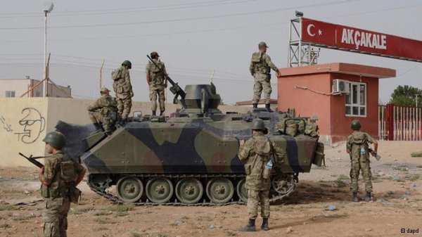 افزایش چشمگیر تانک‌ها و جنگنده‌های ترکیه در مرز سوریه