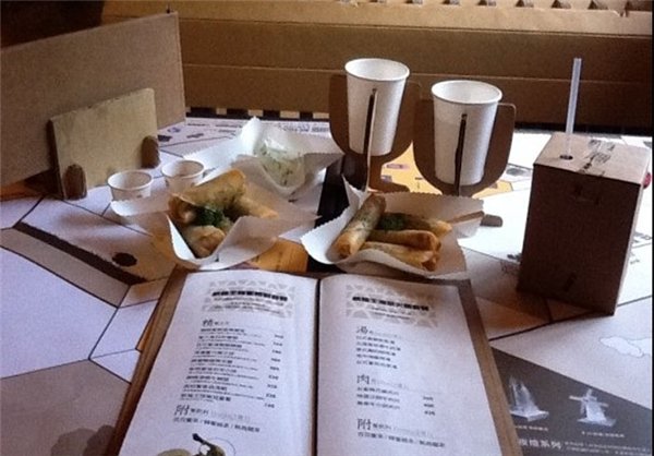 رستورانی از جنس کارتن و کاغذ! 