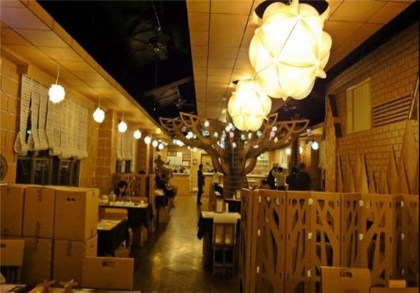 رستورانی از جنس کارتن و کاغذ! 