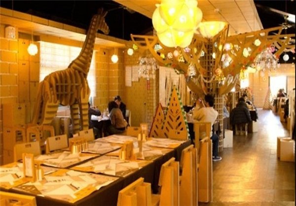 رستورانی از جنس کارتن و کاغذ! 