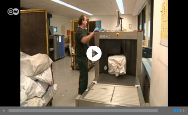 قاچاقچیان و جاسازی مواد مخدر در بستههای پستی قاچاقچیان و جاسازی مواد مخدر در بستههای پستی