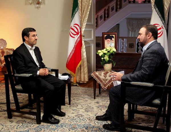 ادامه انتقادها از گفت و گوی تلویزیونی احمدی نژاد به مجری هم رسید؛ دریغ از یک سوال!