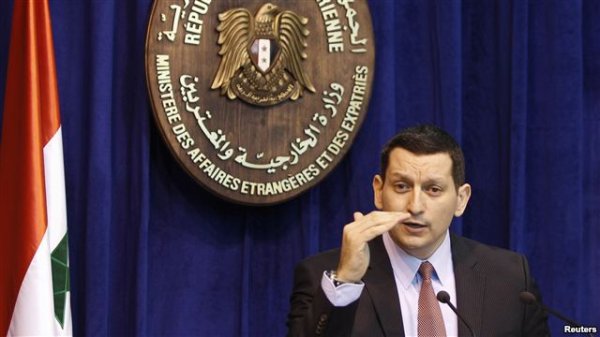 گاردین: سخنگوی فراری بشار اسد با آمریکا همکاری می‌کند 