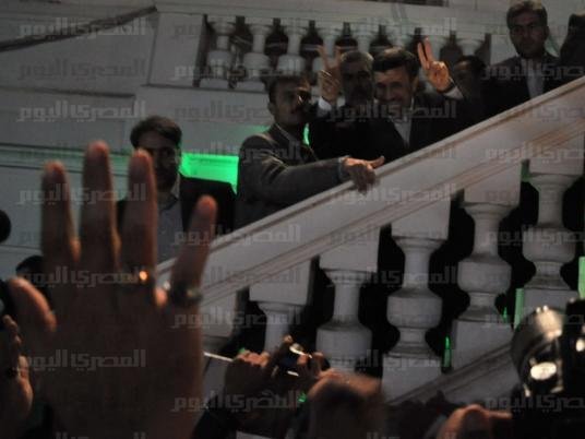 حمله دوباره به احمدی نژاد توسط فردی ناشناس در مصر 