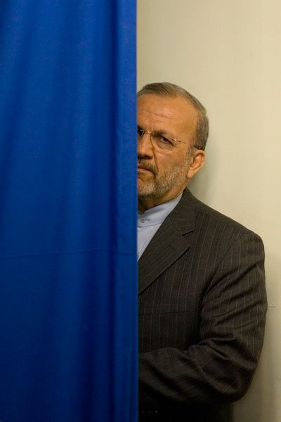 متکی : بهمن 57 کنسولگری ایران در هند را اشغال کردم متکی : بهمن 57 کنسولگری ایران در هند را اشغال کردم