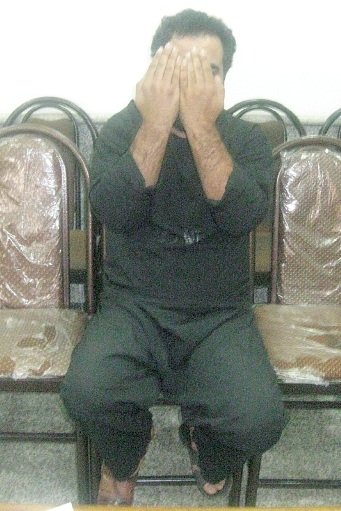 دزدی پسر از کلکسیون تمبر پدر ثروتمند 