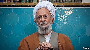 احمدی نژاد در میان ادامه انتقاد از نحوه تسلیت‌اش در مرگ چاوز به ونزوئلا رفت