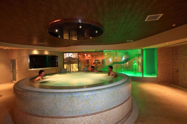 حق عضویت 13 میلیونی استخری در تهران