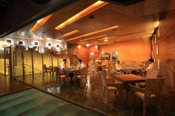 حق عضویت 13 میلیونی استخری در تهران