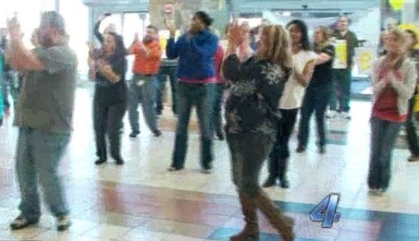 خواستگاری دختر از پسر در فرودگاه