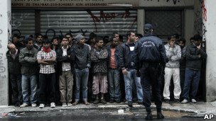 پناهندگی در یونان: رویای آواره‌ای با کتاب سارتر