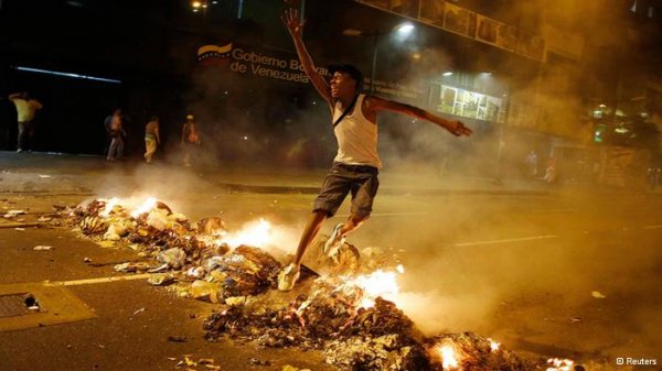 هفت کشته در اعتراضات ونزوئلا؛ اپوزیسیون متهم به طراحی کودتا هفت کشته در اعتراضات ونزوئلا؛ اپوزیسیون متهم به طراحی کودتا