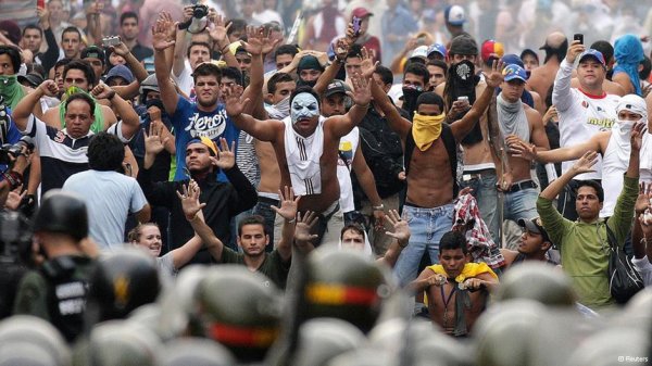 هفت کشته در اعتراضات ونزوئلا؛ اپوزیسیون متهم به طراحی کودتا هفت کشته در اعتراضات ونزوئلا؛ اپوزیسیون متهم به طراحی کودتا