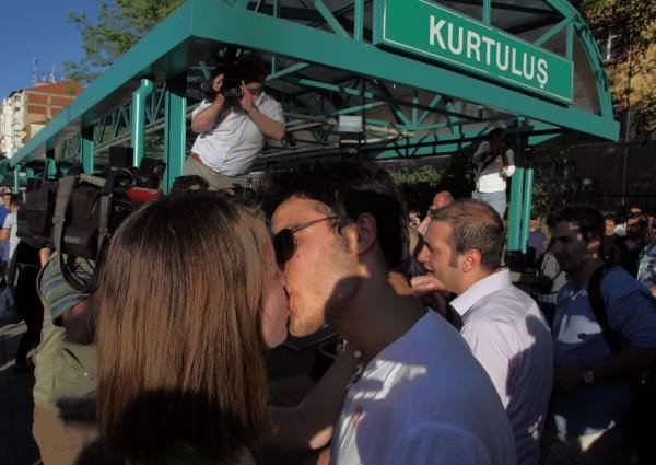  تظاهرات بوسه در آنکارا 