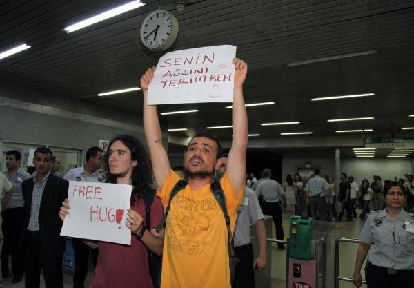  تظاهرات بوسه در آنکارا 