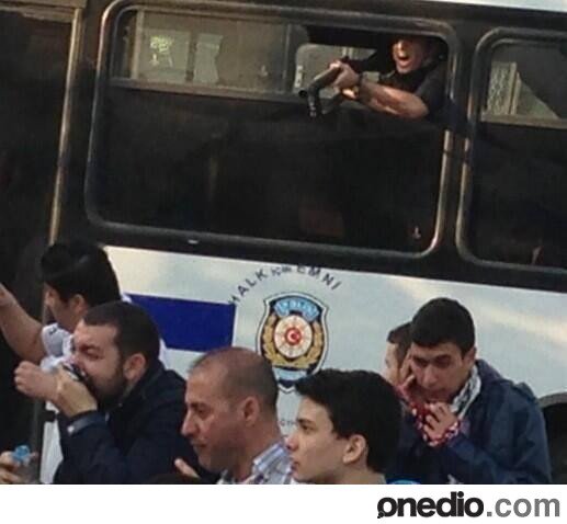 حمله خشونت‌آمیز پلیس استانبول به تظاهرکنندگان 2