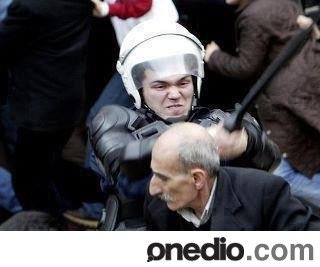 حمله خشونت‌آمیز پلیس استانبول به تظاهرکنندگان 2