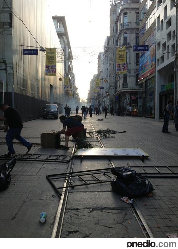 حمله خشونت‌آمیز پلیس استانبول به تظاهرکنندگان 2