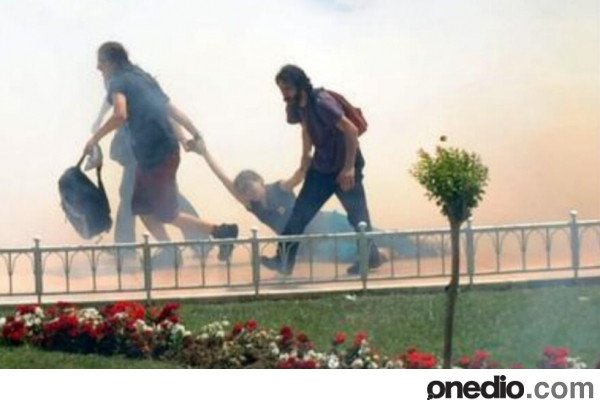 حمله خشونت‌آمیز پلیس استانبول به تظاهرکنندگان 2